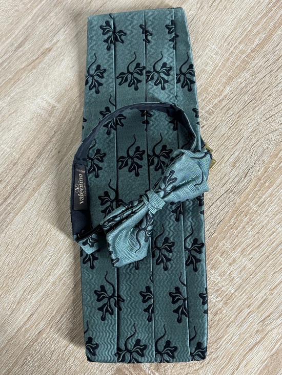 Valentino Cravatte Other - Vintage Valentino Cravatte formal cummerbund matching pre-tied bow tie silk set